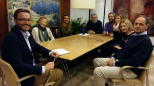 La Junta de Govern presenta al batle Jos&eacute; Hila el projecte del COPIB