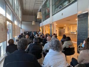 Numerosas personas y autoridades arropan al COPIB en la presentaci&oacute;n del nuevo n&uacute;mero de "ENGINY"