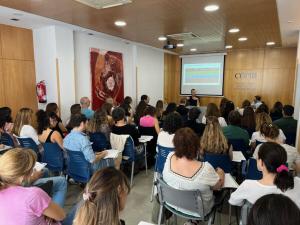Medio centenar de personas asisten a la formaci&oacute;n del COPIB "Apego, trauma e integraci&oacute;n de la personalidad"