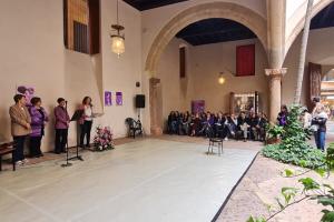 La vocal de Psicología de Igualdad y Género del COPIB asiste al acto de homenaje a las víctimas de violencia machista organizado por el GOIB