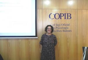 Sonia Justo comparte su experiencia de intervenci&oacute;n psicol&oacute;gica con payasos de hospital en una nueva sesi&oacute;n cl&iacute;nica celebrada en el COPIB