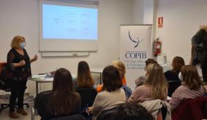 Quince profesionales de Ibiza profundizan en la teor&iacute;a del apego y su relaci&oacute;n con los diferentes estilos de afrontamiento ante las adversidades en la edad adulta