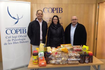 El COPIB lliura a l'&rsquo;Associaci&oacute; Tardor&rsquo; els productes de la recollida solid&agrave;ria