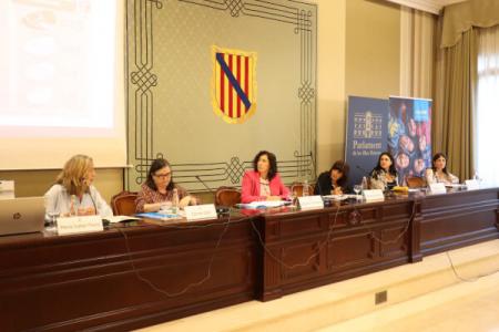 La colegiada del COPIB Margalida Serra Tugores reclama m&aacute;s informaci&oacute;n para evitar que el mal uso de las redes sociales comprometa el bienestar emocional de la juventud 