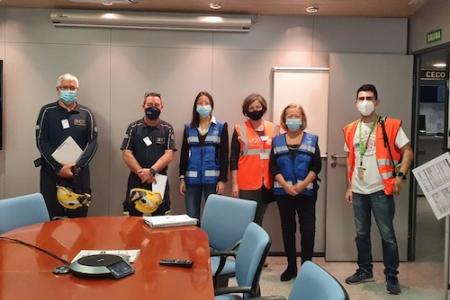Profesionales de Grupo de Intervenci&oacute;n de Emergencias y Cat&aacute;strofes de Menorca participan en un simulacro en el aer&oacute;dromo menorqu&iacute;n