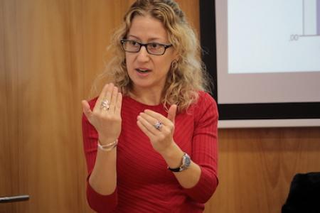 La biblioteca del COPIB incorpora el cuento &lsquo;Los P&aacute;jaros Arco&iacute;ris&rsquo; de Olga Barroso
