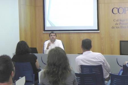 Celebrada la xerrada-col&middot;loqui sobre la Llei de Protecci&oacute; de Dades