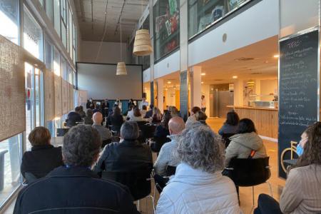 Numerosas personas y autoridades arropan al COPIB en la presentaci&oacute;n del nuevo n&uacute;mero de "ENGINY"