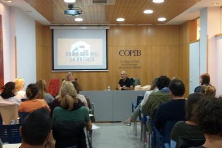 El seminario &lsquo;C&oacute;mo dar malas noticias y primeros auxilios&rsquo; atrae a numerosas personas interesadas en garantizar una respuesta  de calidad en situaciones cr&iacute;ticas