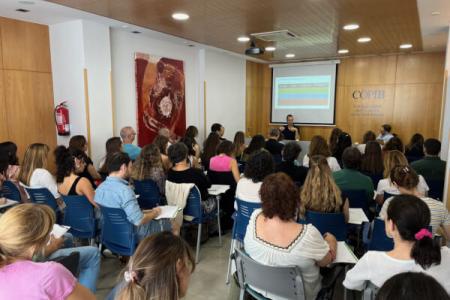 Medio centenar de personas asisten a la formaci&oacute;n del COPIB "Apego, trauma e integraci&oacute;n de la personalidad"