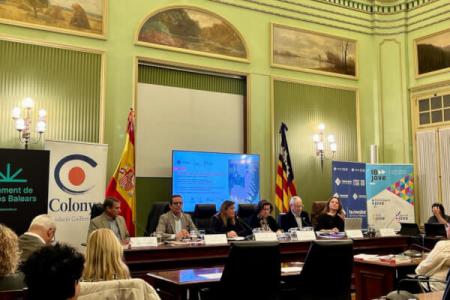 ​La vocal de Nuevos Profesionales y Universidad del COPIB asiste a la presentaci&oacute;n del Anuario de la Juventud de las Illes Balears
