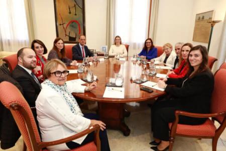 ​La presidenta del Govern recibe en audiencia a representantes de la Junta de Gobierno del COPIB