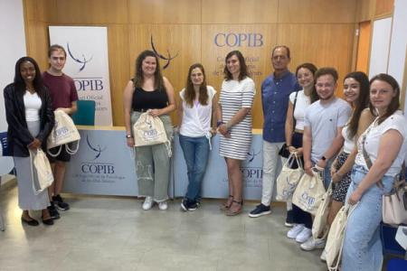 ​El COPIB fortalece v&iacute;nculos con estudiantes de 4&ordm; de Psicolog&iacute;a de la UIB en encuentro informativo para resolver dudas sobre su futuro profesional