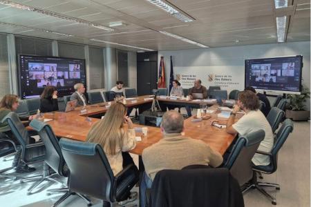 ​El COPIB participa en la mesa de docentes que revisa el proyecto de orden que regular&aacute; el uso de tel&eacute;fonos m&oacute;viles en los centros educativos