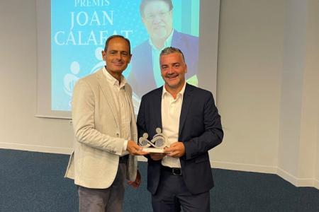 ​El psicólogo colegiado Tòfol Villalonga recibe el premio Joan Calafat a la excelencia profesional del Grupo Salut i Força