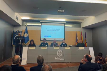 ​El COPIB acompa&ntilde;a a la Polic&iacute;a Local en el acto que conmemora sus 30 a&ntilde;os de lucha contra la violencia de g&eacute;nero