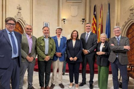 ​La vicedegana del COPIB assisteix a la presa de possessi&oacute; de la nova junta del COMIB