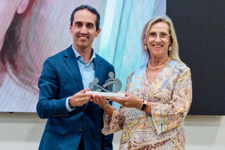 ​Els IV Premis Joan Calafat reconeixen la traject&ograve;ria professional de la psic&ograve;loga Llu&iuml;sa Mestre