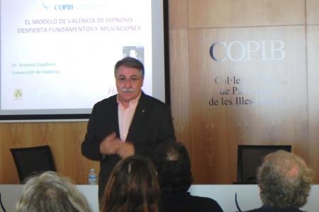 Celebrat el curs 'El model Val&egrave;ncia d'hipnosi desperta: fonaments i aplicacions'