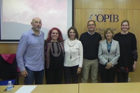 Gran participaci&oacute; en la taula de debat per donar veu als supervivents del su&iuml;cidi