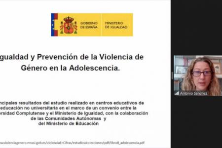 La formaci&oacute;n del COPIB con Olga Barroso facilita a una veintena de profesionales herramientas y estrategias para intervenir con adolescentes que sufren violencia de g&eacute;nero