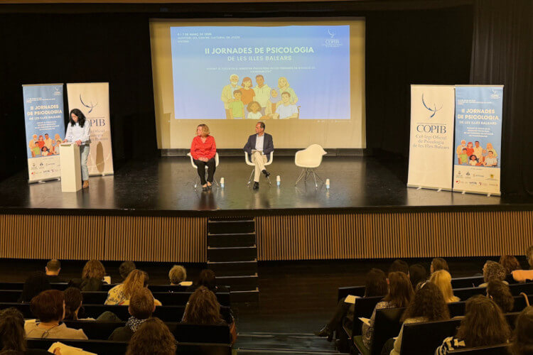 ​El COPIB inaugura a Eivissa les II Jornades de Psicologia de les Illes Balears amb una crida a abordar la vulnerabilitat psicol&ograve;gica com a responsabilitat col&middot;lectiva